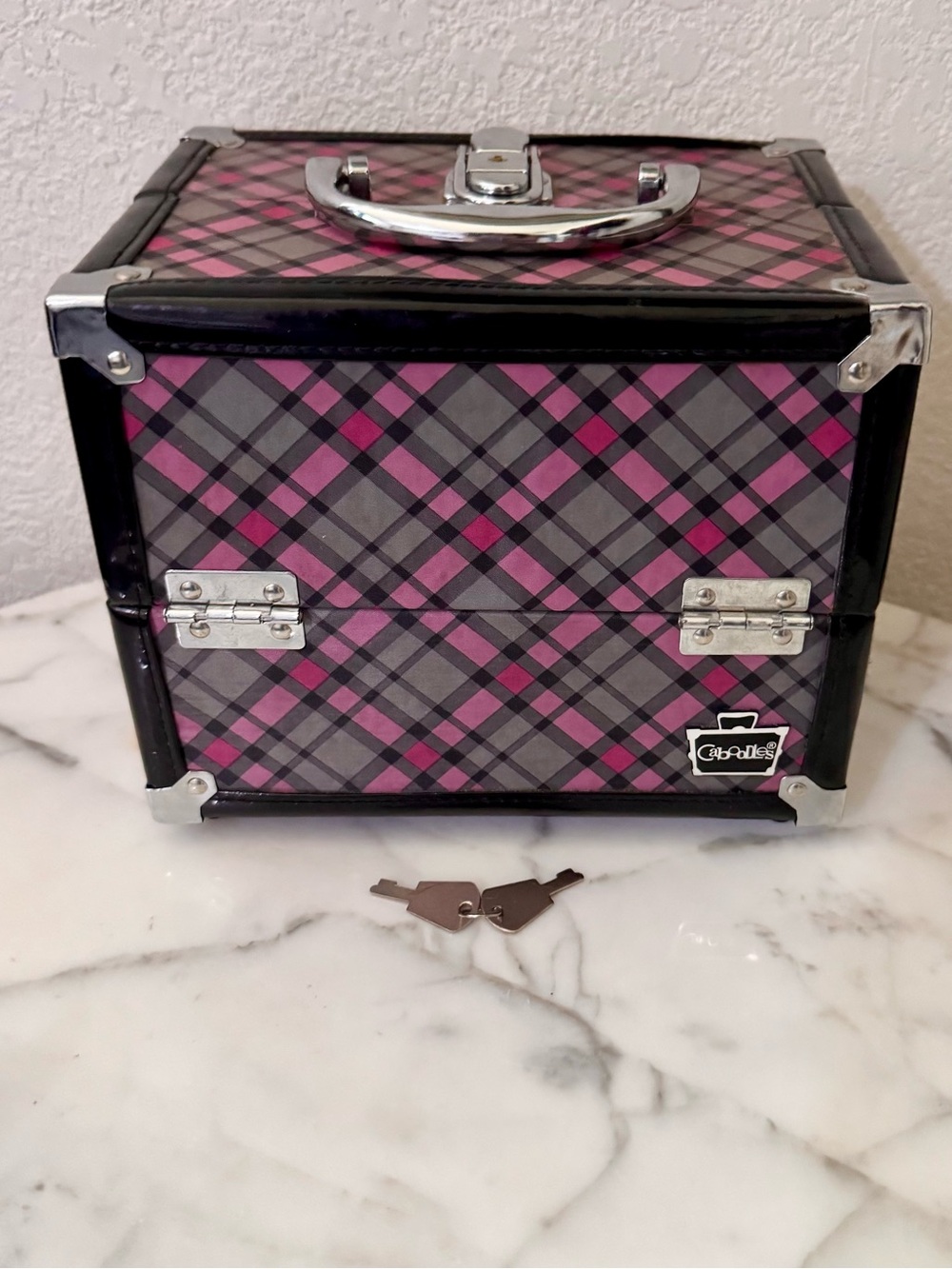 Caboodle Vintage Deep pink & black Plaid Cosmetic Train Case & Keys old school